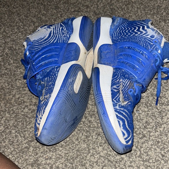 Basketball sneakers